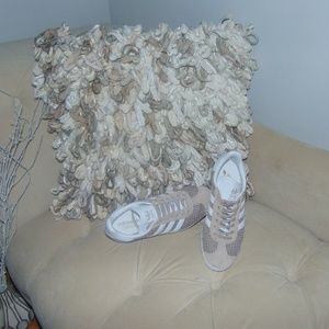 Pre-owned Gazell Adidas, worn once! Size 7